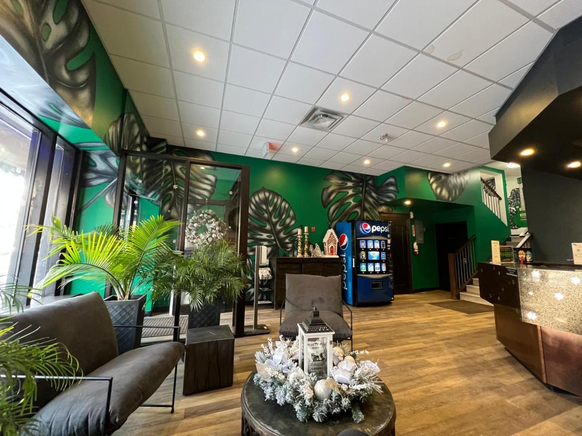 Commercial Hotel Edmonton Exterior photo