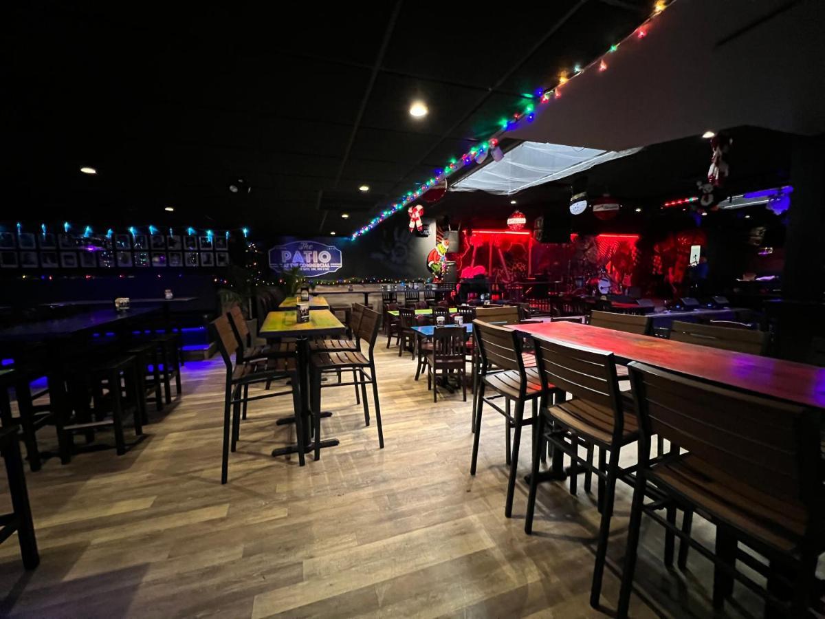 Commercial Hotel Edmonton Exterior photo